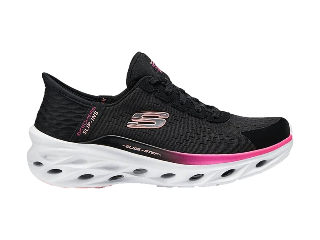 Tenis deportivos Skechers para mujer en color negro con suela blanca y detalles en rosa.