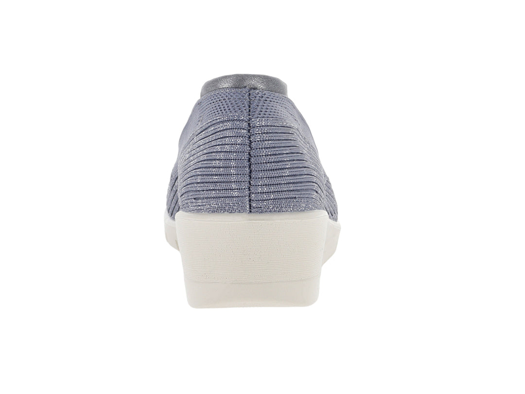 Zapato plano para mujer color gris oxford con suela blanca y acabado en tejido.