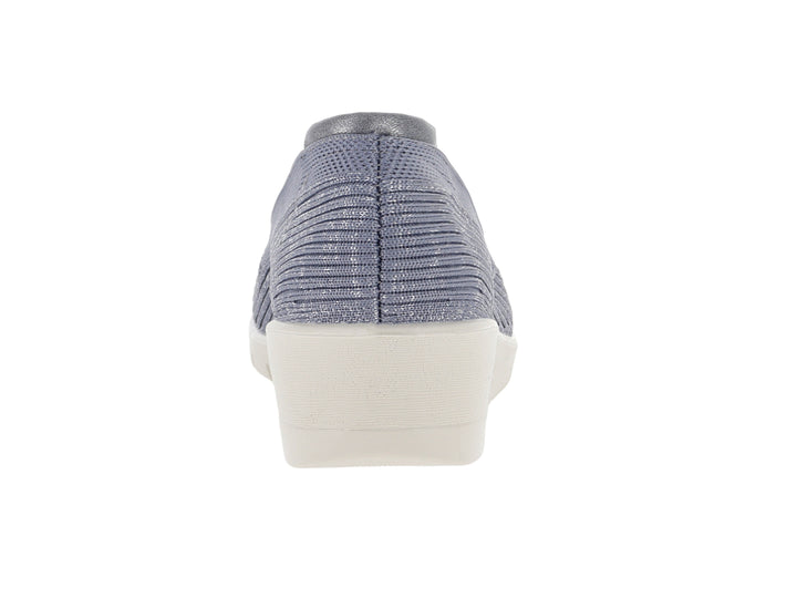 Zapato plano para mujer color gris oxford con suela blanca y acabado en tejido.