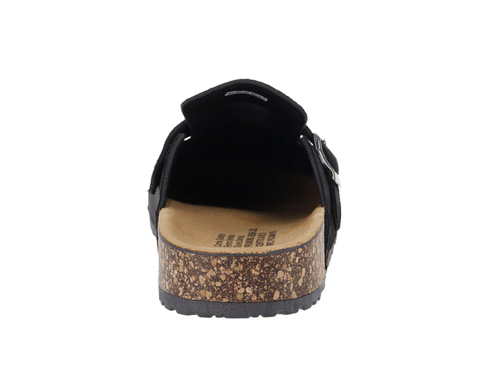 Zapato tipo clog color negro con suela de corcho y hebilla plateada.