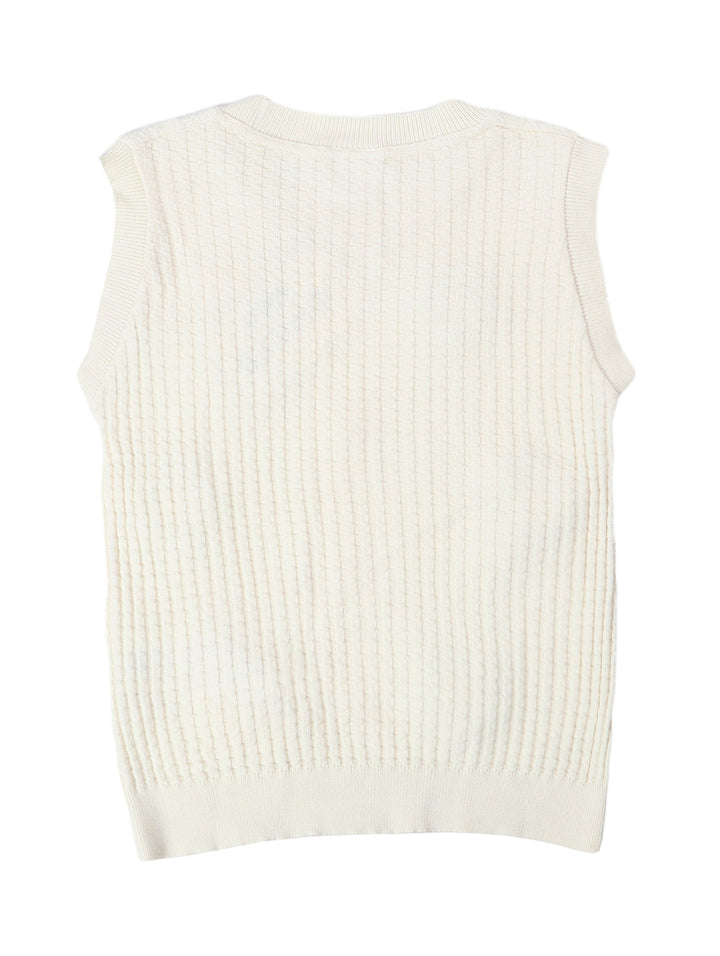 Chaleco tejido color crema para niña con aplicaciones de flores en crochet y botones frontales.
