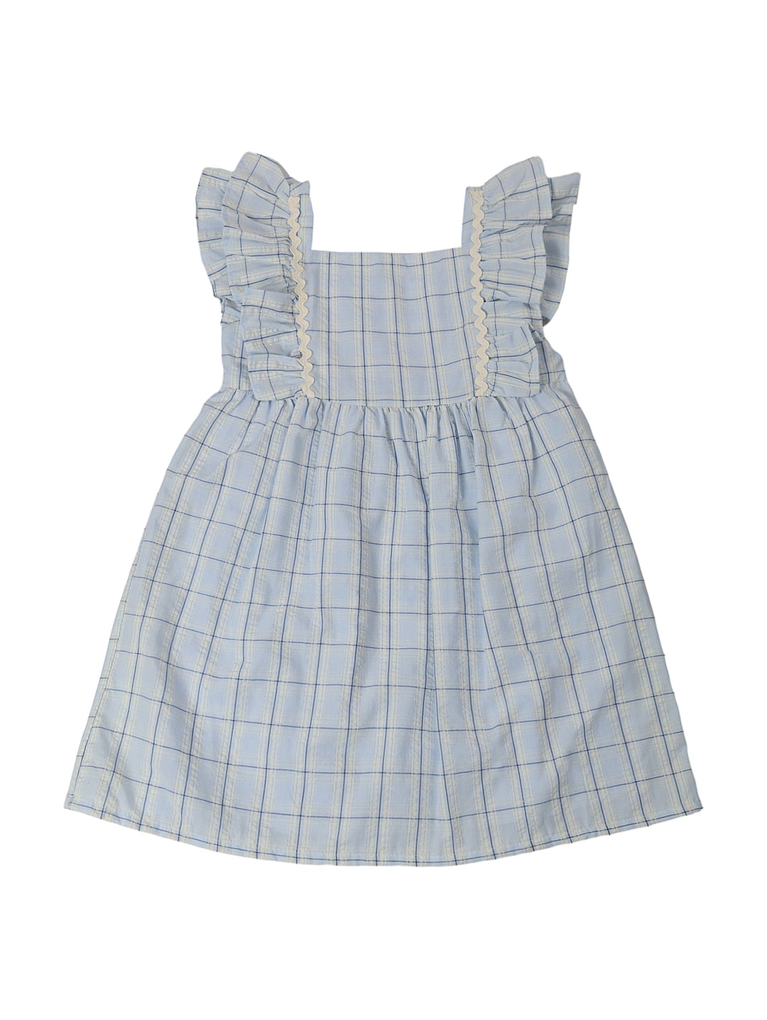 Vestido infantil azul cielo con estampado de cuadros y volantes en los hombros.