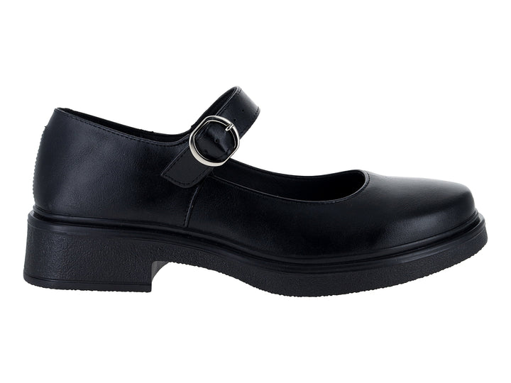 Zapato cerrado negro con suela de plataforma y correa con hebilla metálica.