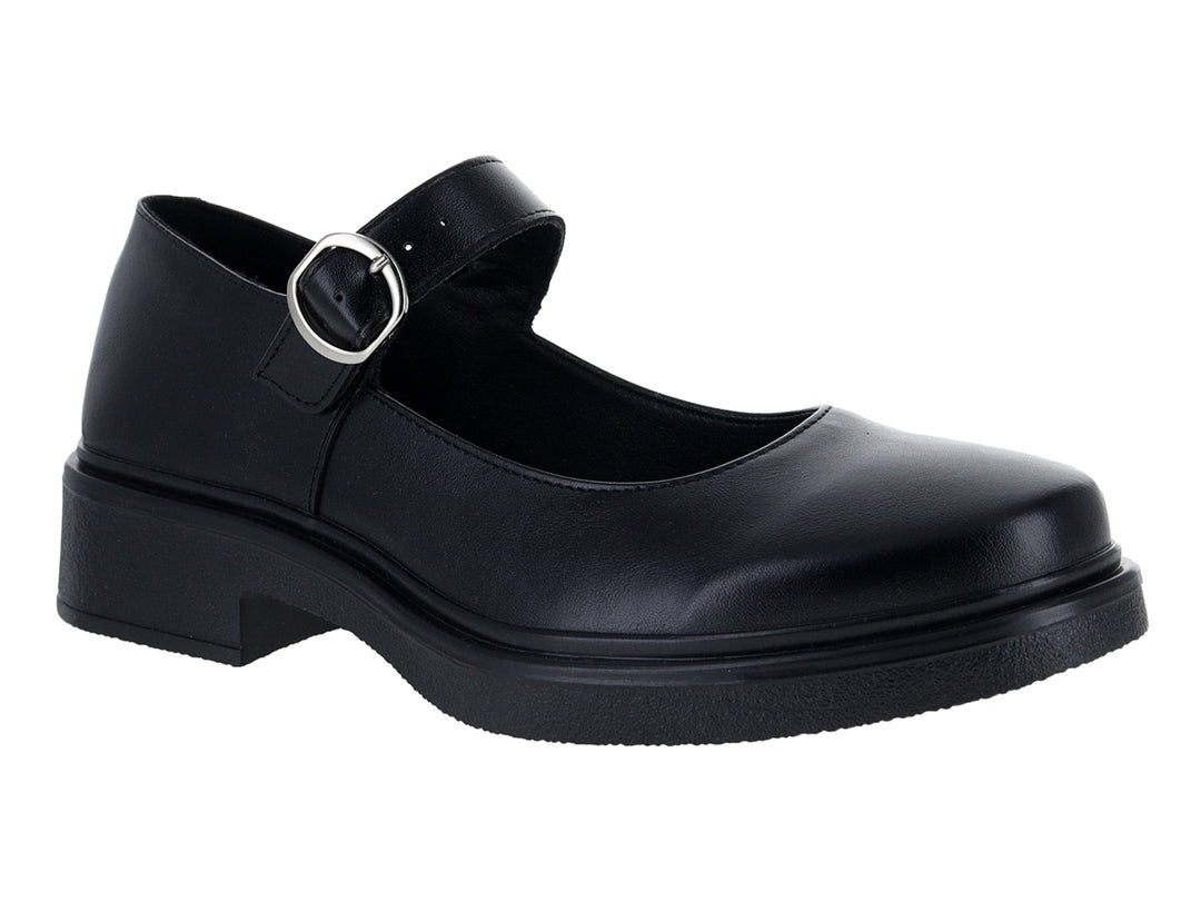 Zapato cerrado negro con suela de plataforma y correa con hebilla metálica.