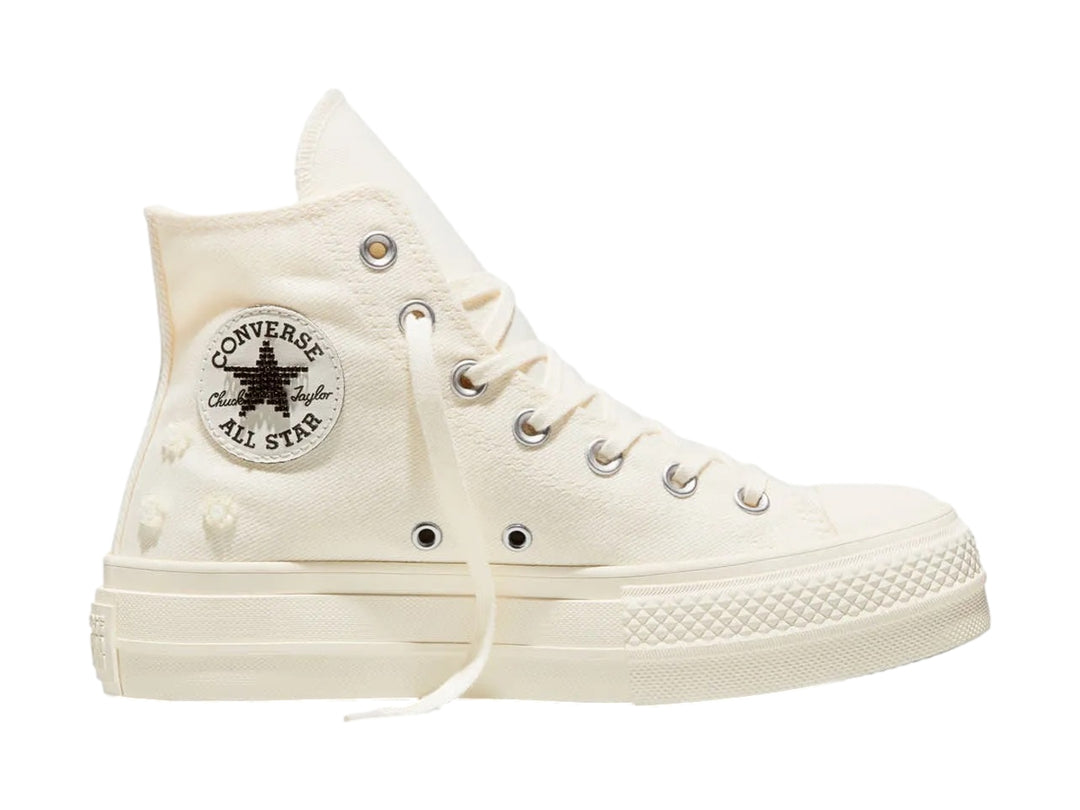 Tenis Converse Chuck Taylor All Star Lift Hi Platform color hueso con suela alta de plataforma.
