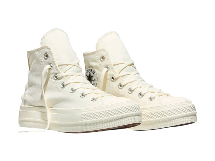 Tenis Converse Chuck Taylor All Star Lift Hi Platform color hueso con suela alta de plataforma.