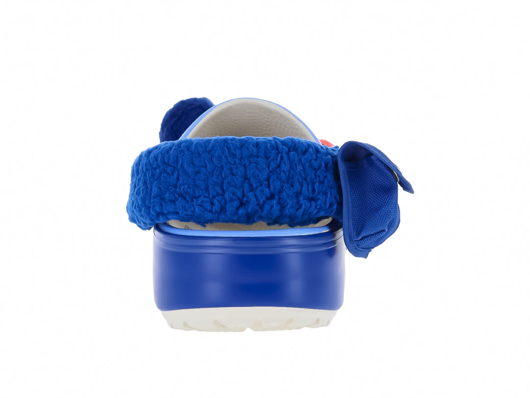 Zueco Crocs azul claro y oscuro con forro interior azul y detalle de personaje de Zootopia.