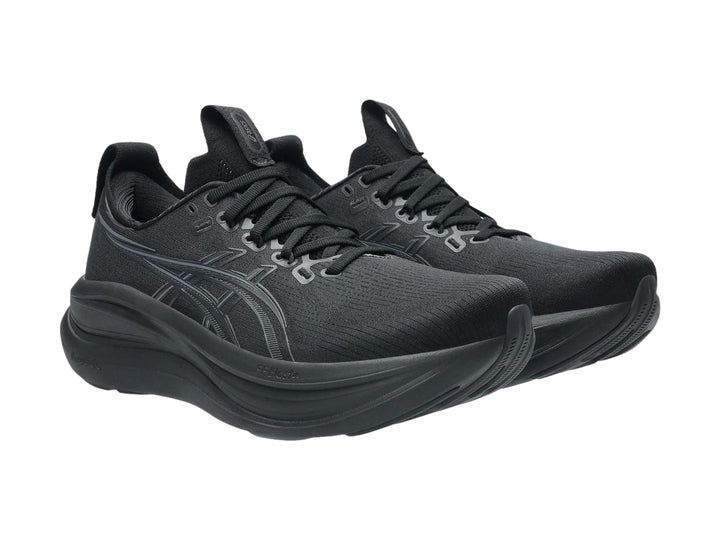 Tenis deportivos ASICS Gel-Nimbus 28 en color negro sólido para hombre.