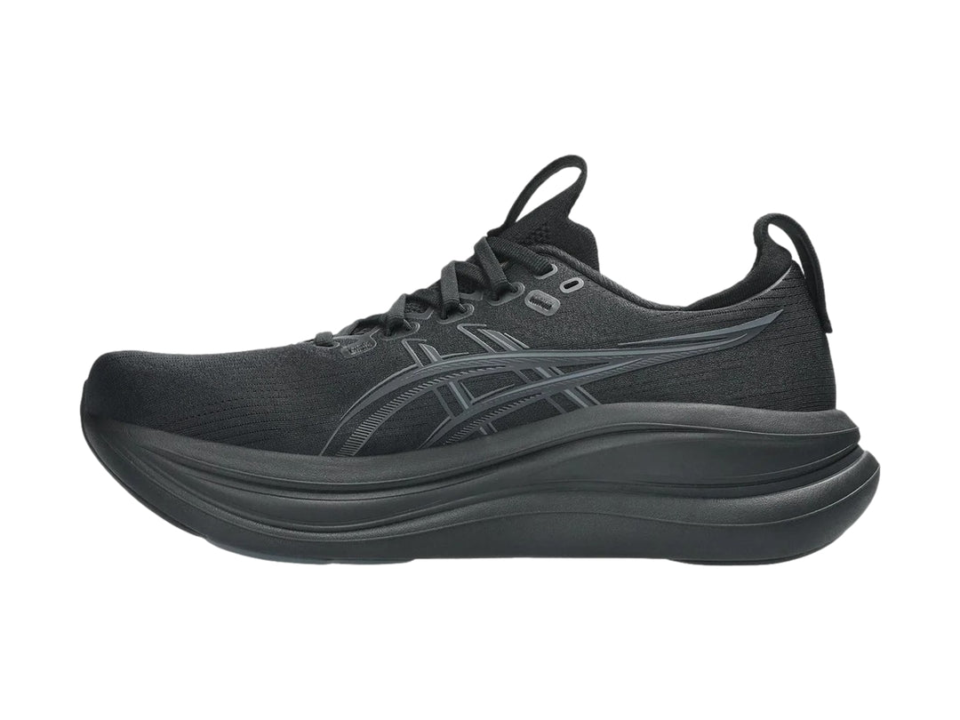 Tenis deportivos ASICS Gel-Nimbus 28 en color negro sólido para hombre.