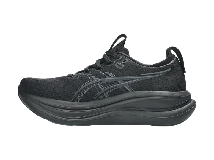 Tenis deportivos ASICS Gel-Nimbus 28 para mujer en color negro total.