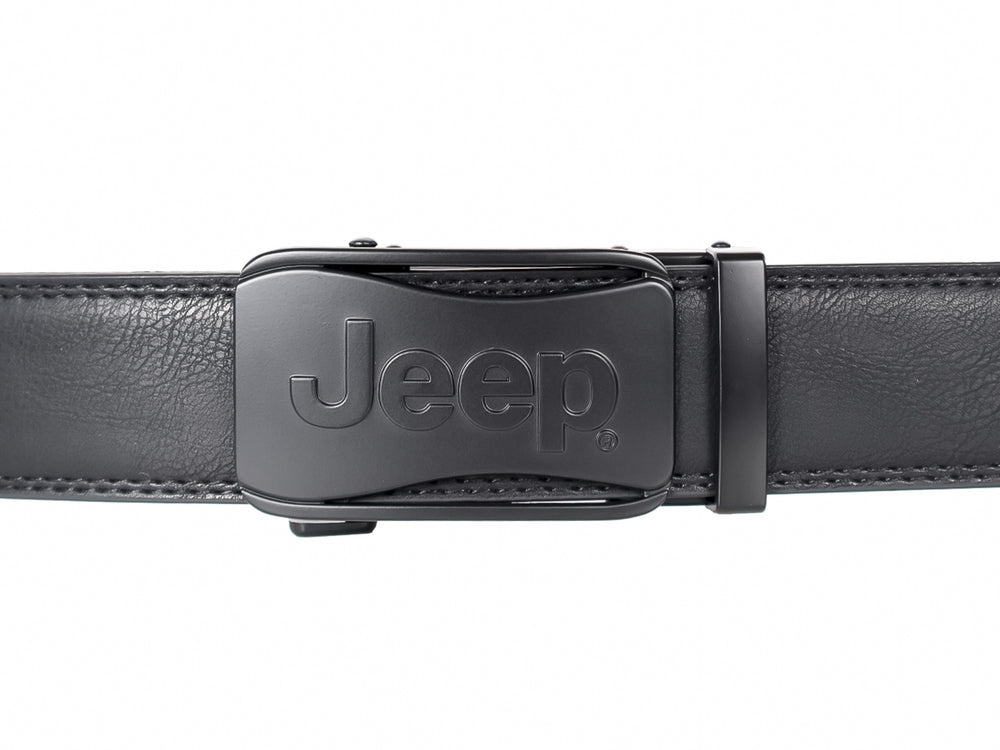 Cinturón negro de la marca Jeep con hebilla frontal grabada.