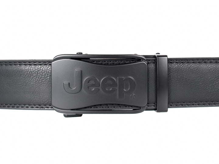Cinturón negro de la marca Jeep con hebilla frontal grabada.