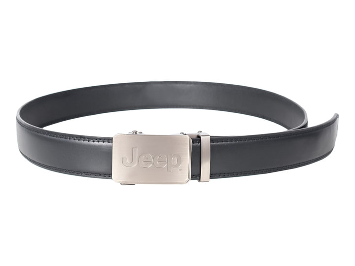 Cinturón negro de la marca Jeep con hebilla metálica plateada.