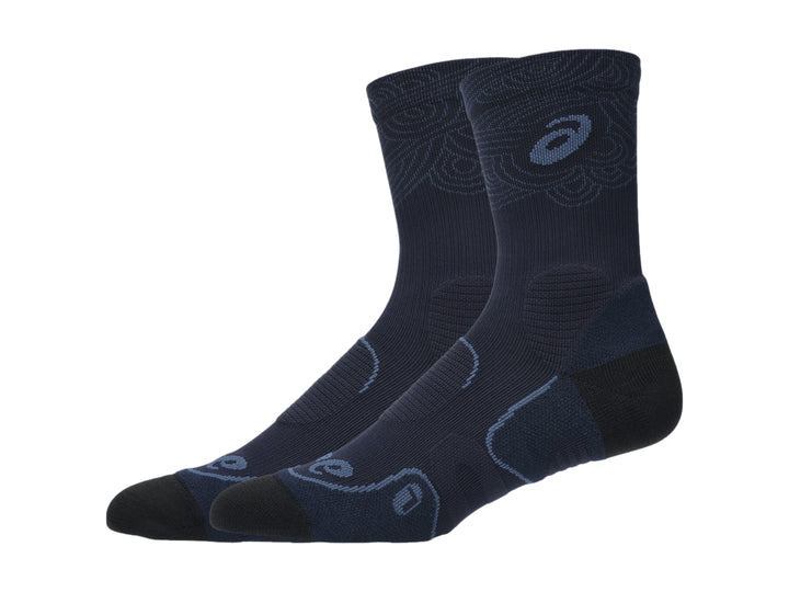 Par de calcetines deportivos ASICS color azul marino con detalles en azul claro.