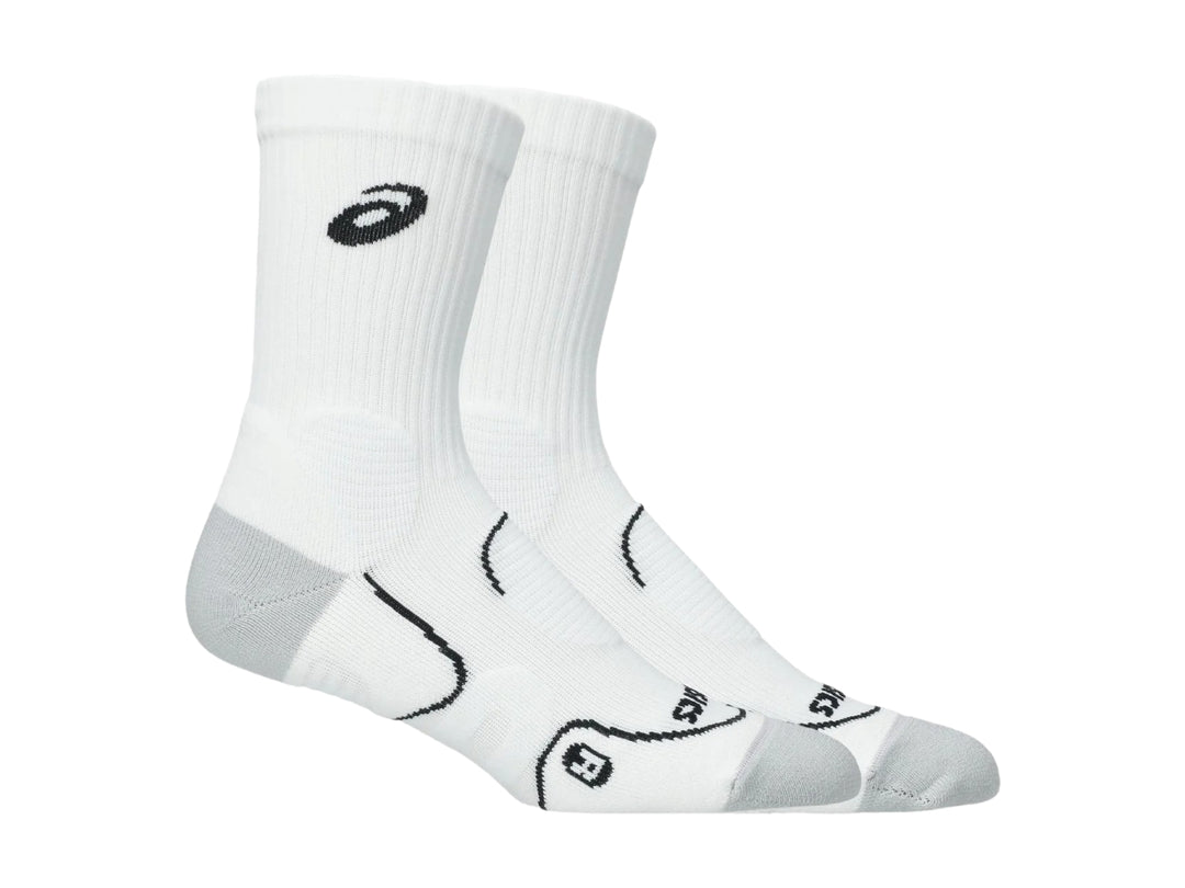 Par de calcetines deportivos ASICS color blanco con detalles en gris y negro.