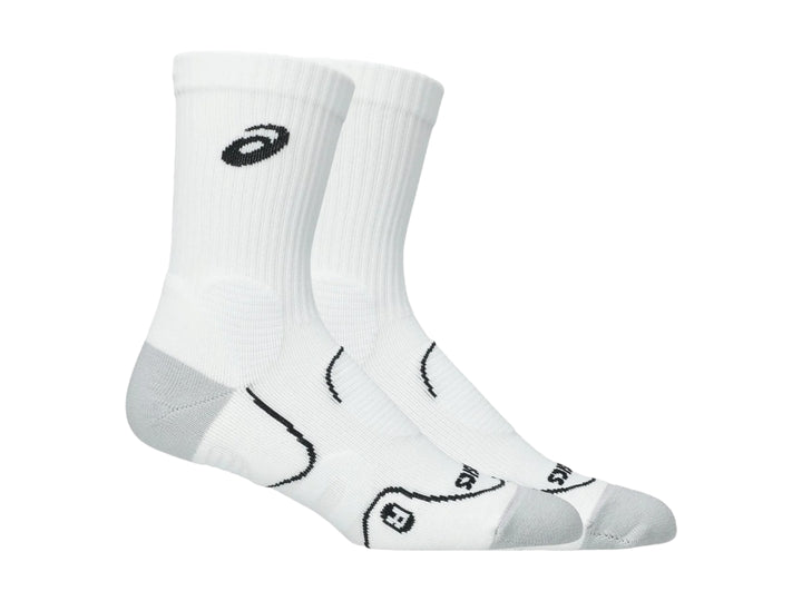 Par de calcetines deportivos ASICS color blanco con detalles en gris y negro.