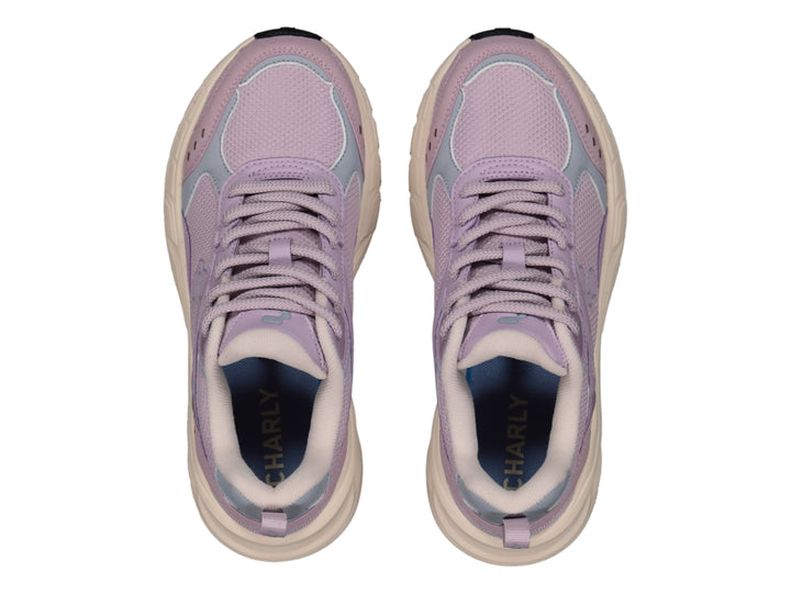 Tenis deportivos Charly color lila con suela gruesa color beige.