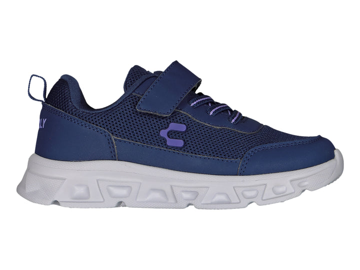 Tenis deportivos Charly para niño en color azul con suela blanca y cierre de correa con velcro.