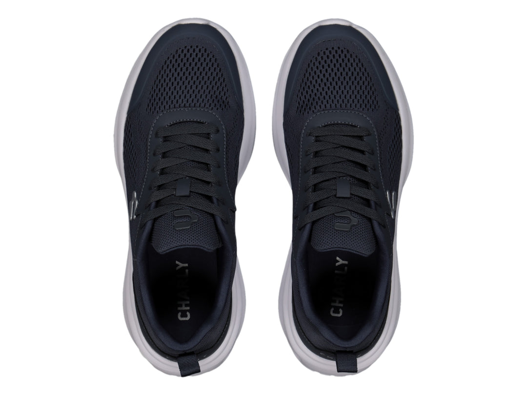 Tenis Charly casuales en color azul marino con suela blanca y detalles en malla.