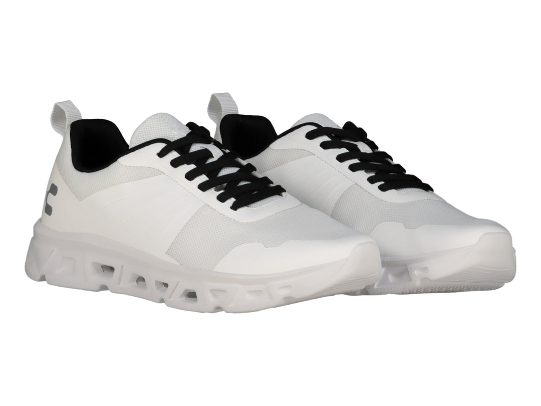 Tenis deportivos Charly color blanco con agujetas negras y suela blanca.