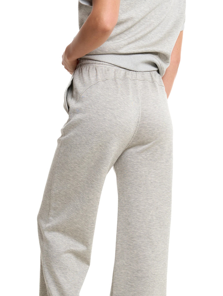 Pantalón deportivo Everlast color gris jaspe con cintura elástica y cordón ajustable.