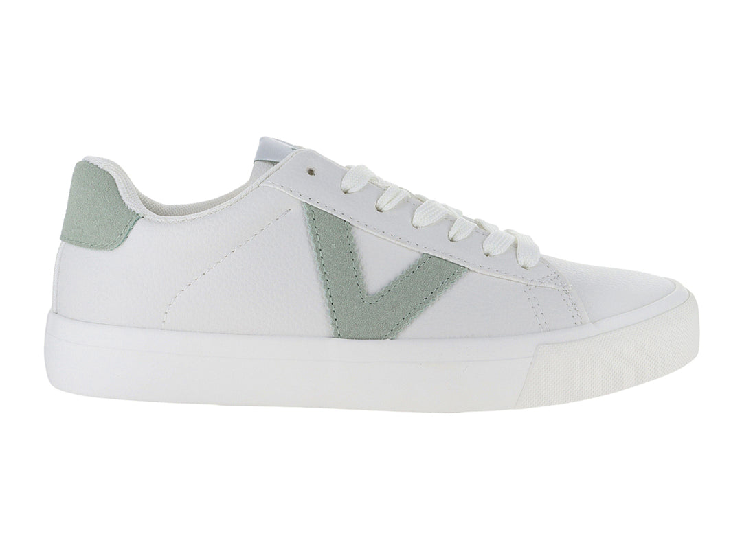 Tenis blancos de tela con detalles en color verde claro y suela blanca.