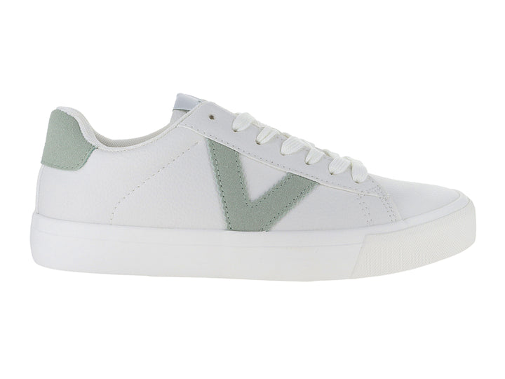 Tenis blancos de tela con detalles en color verde claro y suela blanca.