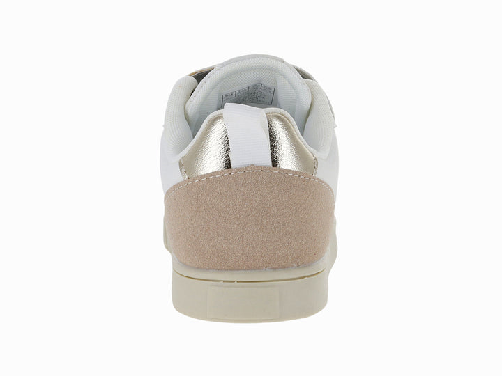 Tenis blancos para niña con detalles metálicos en oro rosa y dorado, cierre de tres correas de velcro y suela blanca.