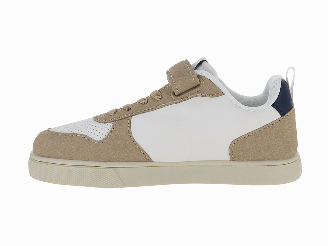 Tenis infantiles marca Victoria en colores blanco, taupe y azul marino con cierre de velcro y agujetas.