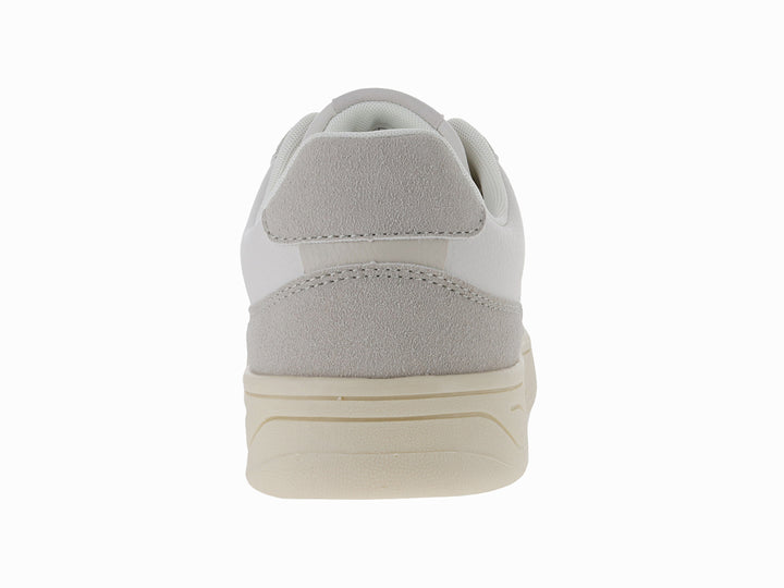 Tenis Victoria en colores blanco y gris con suela gruesa color crema.