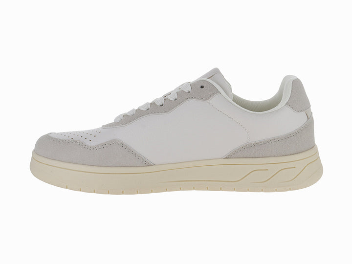 Tenis Victoria en colores blanco y gris con suela gruesa color crema.