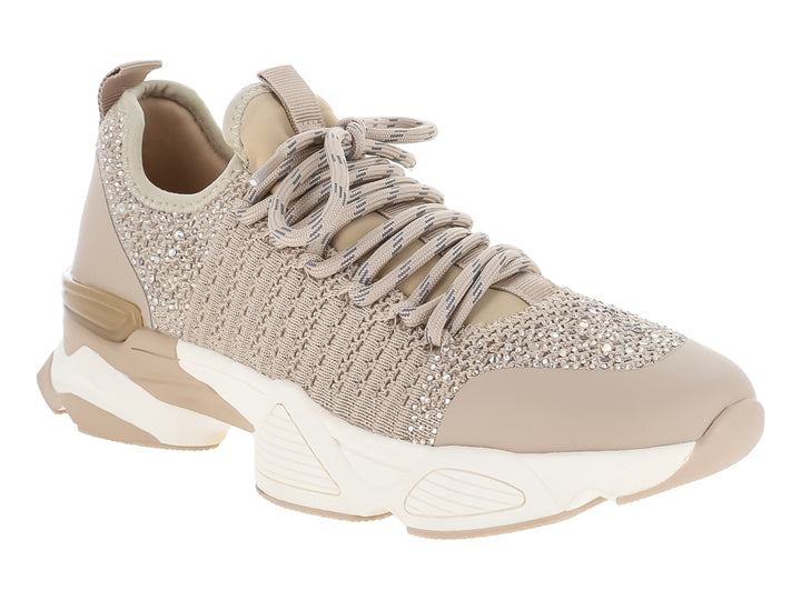 Tenis chunky Steve Madden color tan con detalles brillantes y suela blanca.