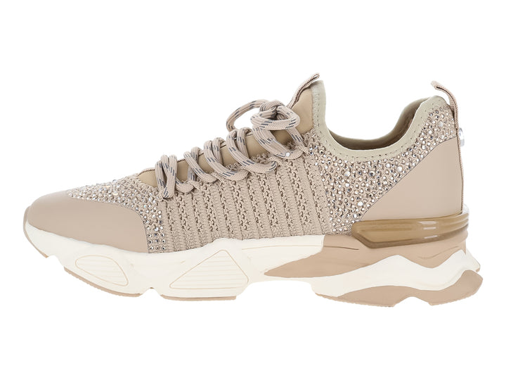 Tenis chunky Steve Madden color tan con detalles brillantes y suela blanca.