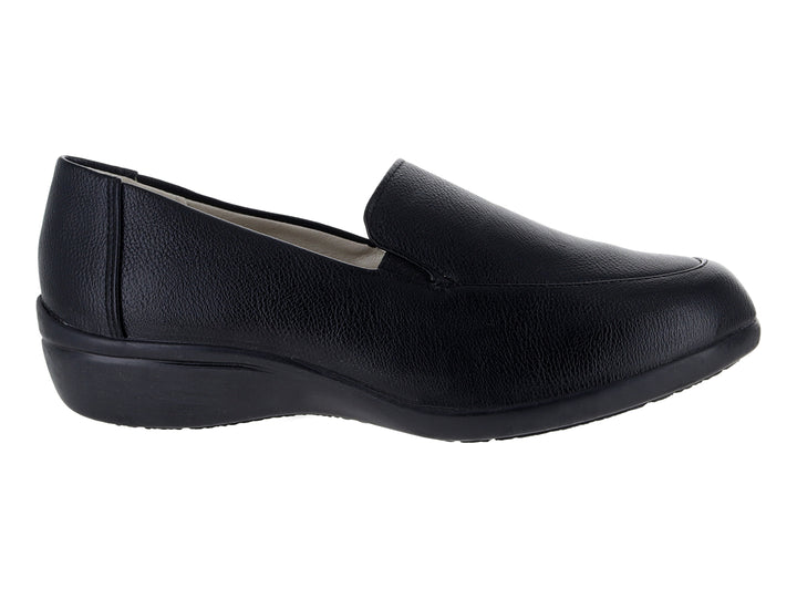 Zapato plano negro Comfort Fit con textura graneada y suela cómoda.