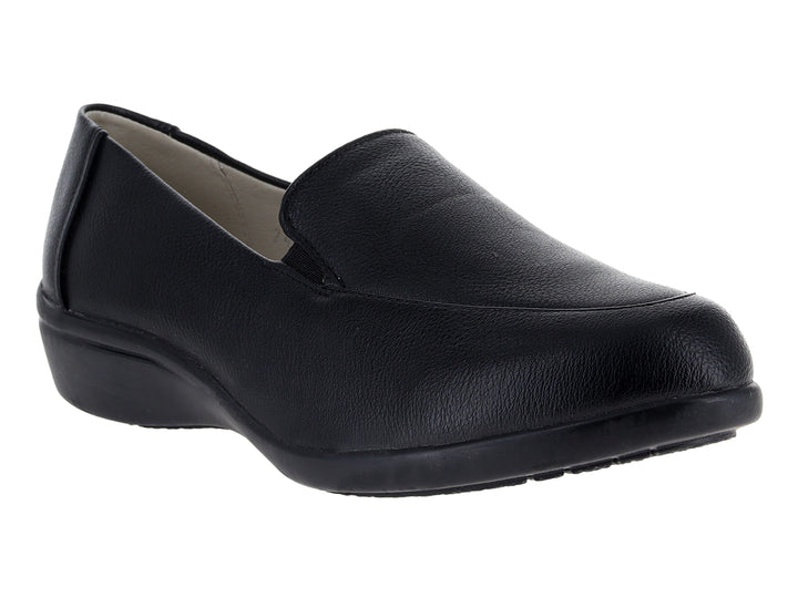 Zapato plano negro Comfort Fit con textura graneada y suela cómoda.