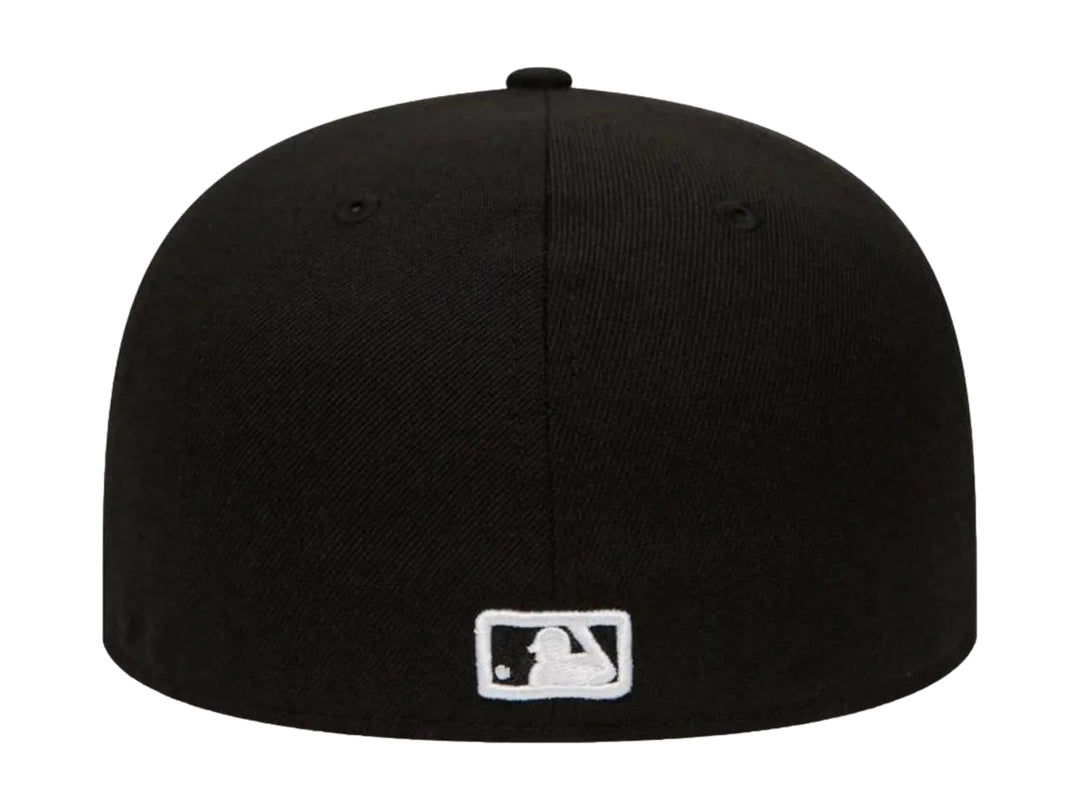 Gorra New Era negra con logotipo de los New York Yankees en blanco y visera plana.