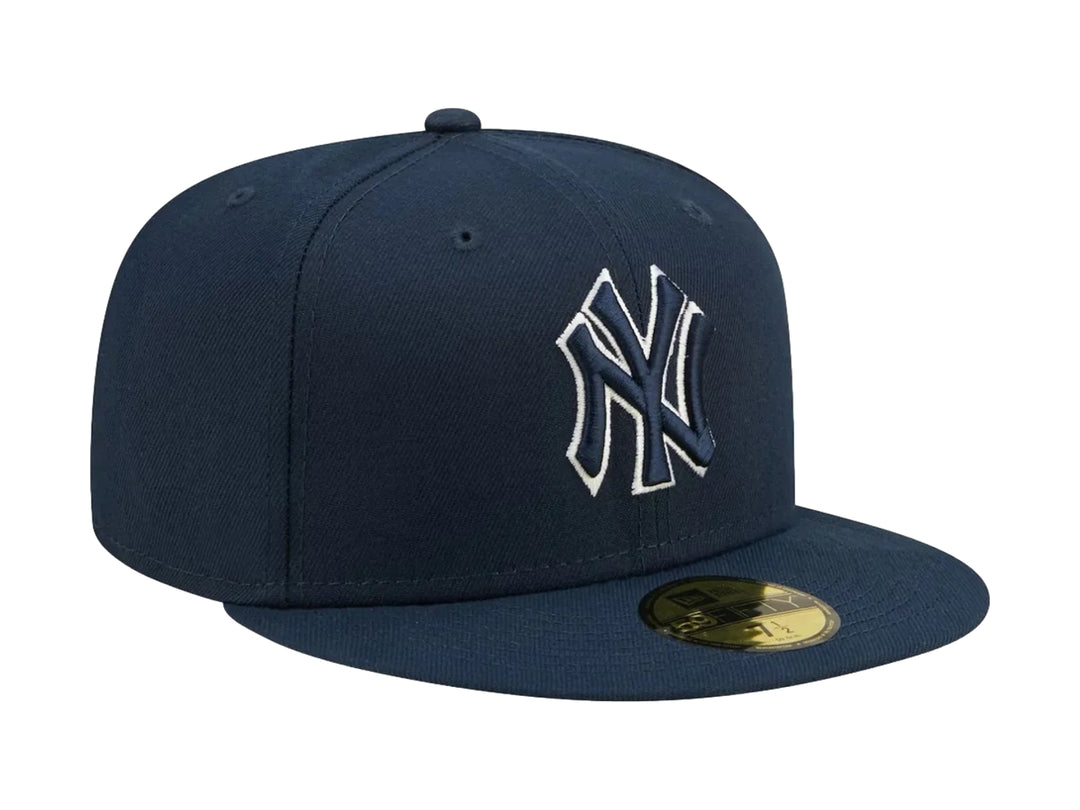 Gorra New Era azul marino con logo de New York Yankees bordado en blanco y visera plana.