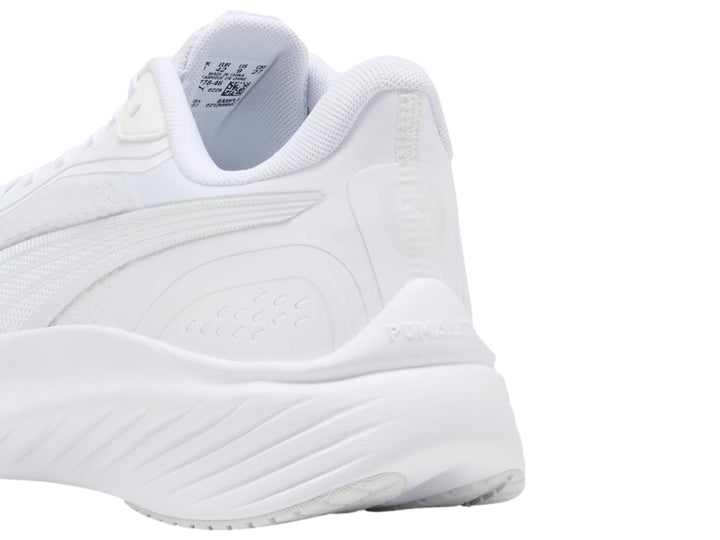 Tenis deportivos PUMA Pounce Lite en color blanco total con suela texturizada.