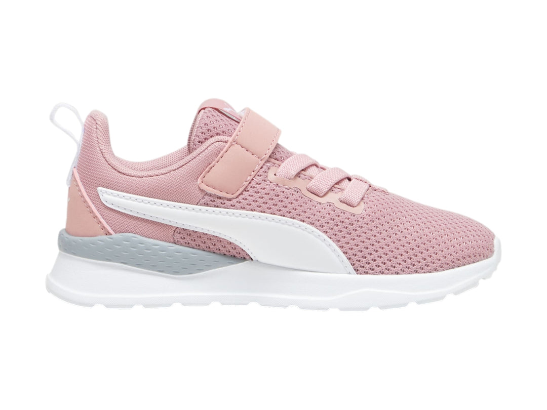 Tenis PUMA Anzarun Lite AC+ PS color rosa con suela blanca y correa de velcro.