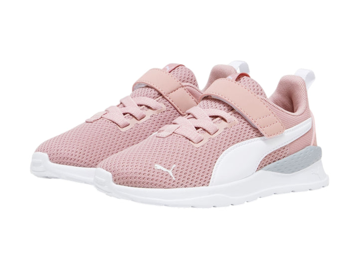 Tenis PUMA Anzarun Lite AC+ PS color rosa con suela blanca y correa de velcro.