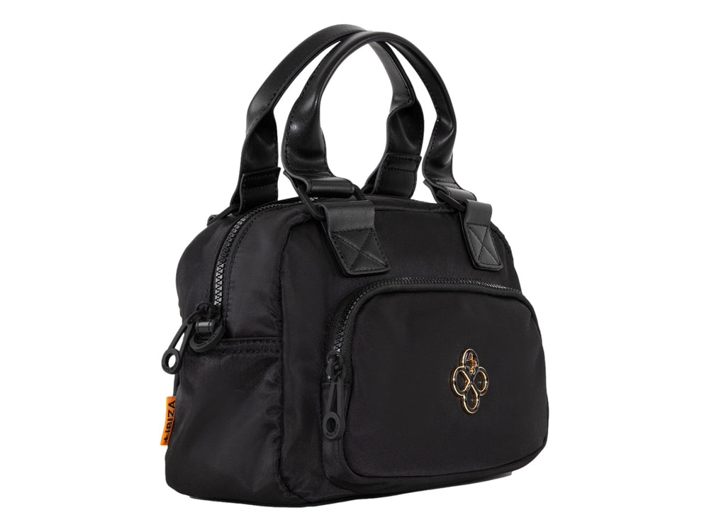 Bolsa negra Jaime Ibiza con asa superior y accesorio circular decorativo color naranja.