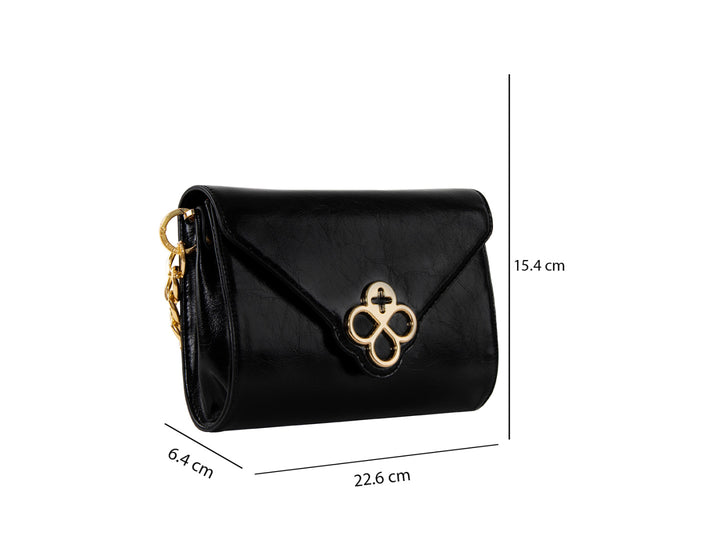 Bolso Jaime Ibiza color negro con detalles dorados, correa textil y cierre de solapa.