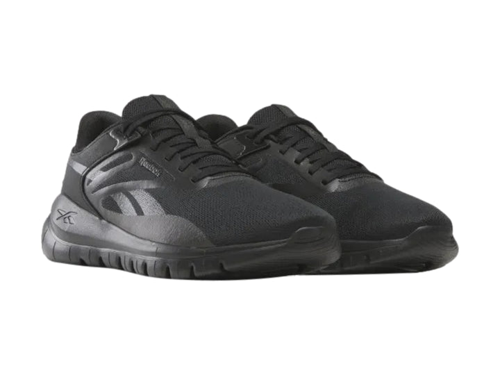 Tenis deportivos Reebok de color negro con suela flexible y malla transpirable.