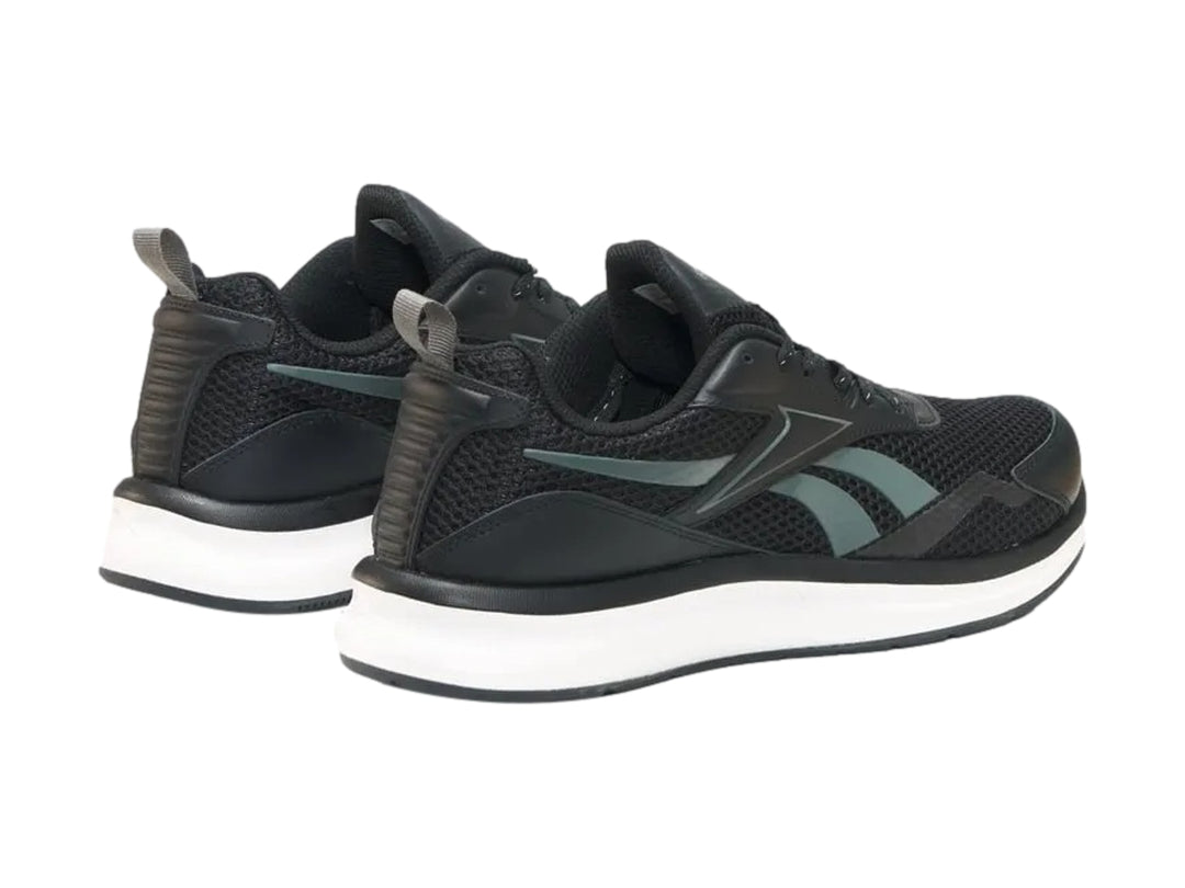 Tenis deportivos Reebok color negro con suela blanca y detalles en gris.