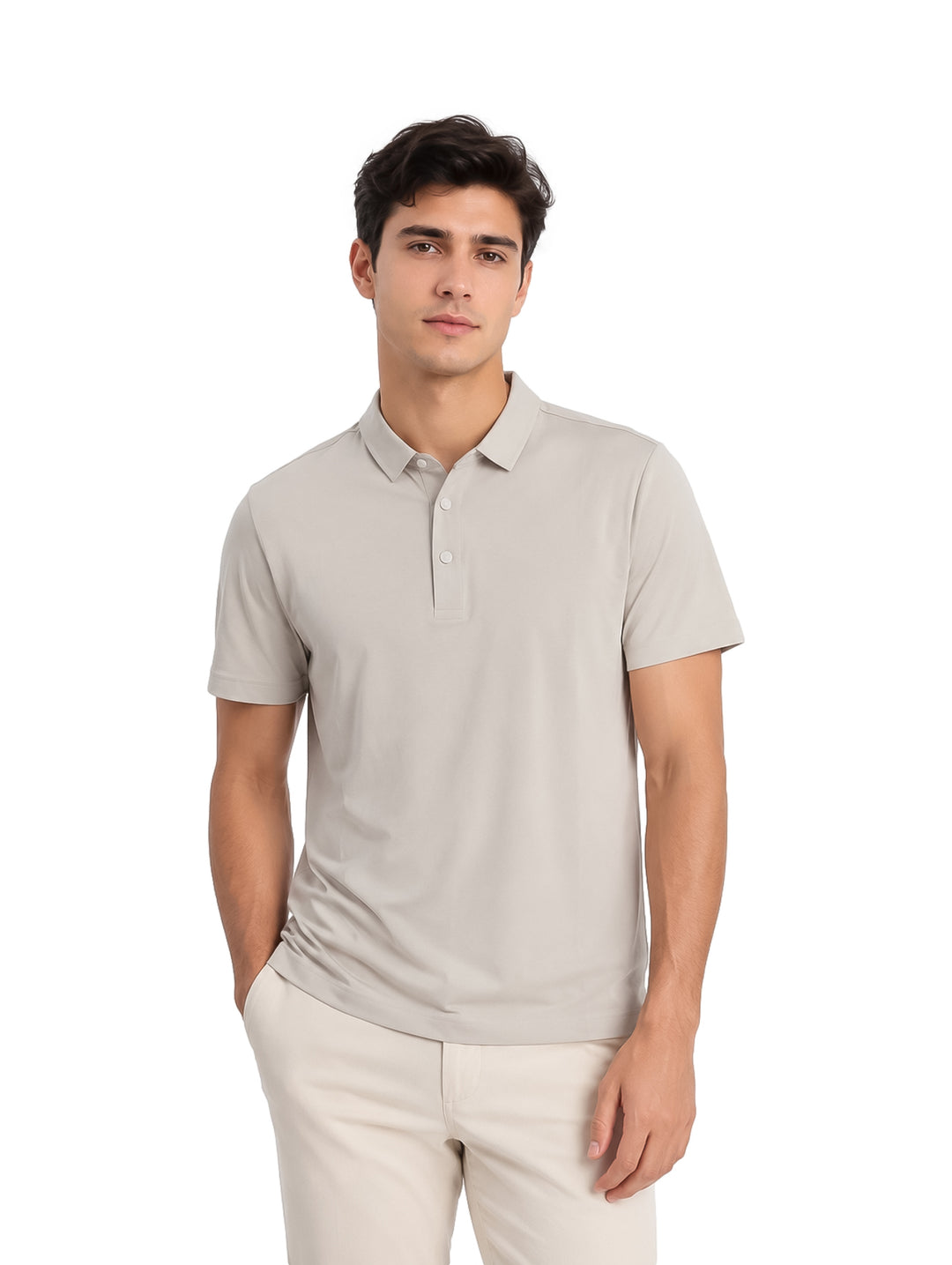 Hombre vistiendo playera polo color arena de manga corta.