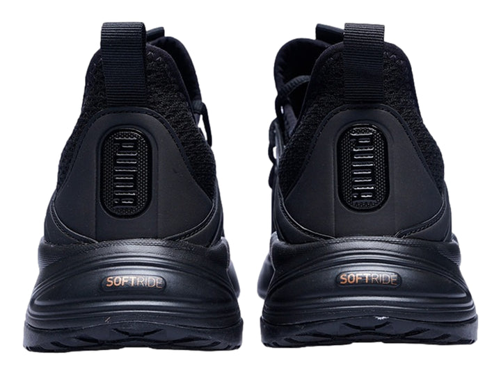 Tenis deportivos PUMA color negro con detalles en oro rosa y suela gruesa.