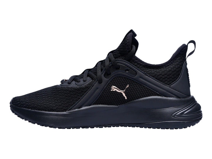 Tenis deportivos PUMA color negro con detalles en oro rosa y suela gruesa.