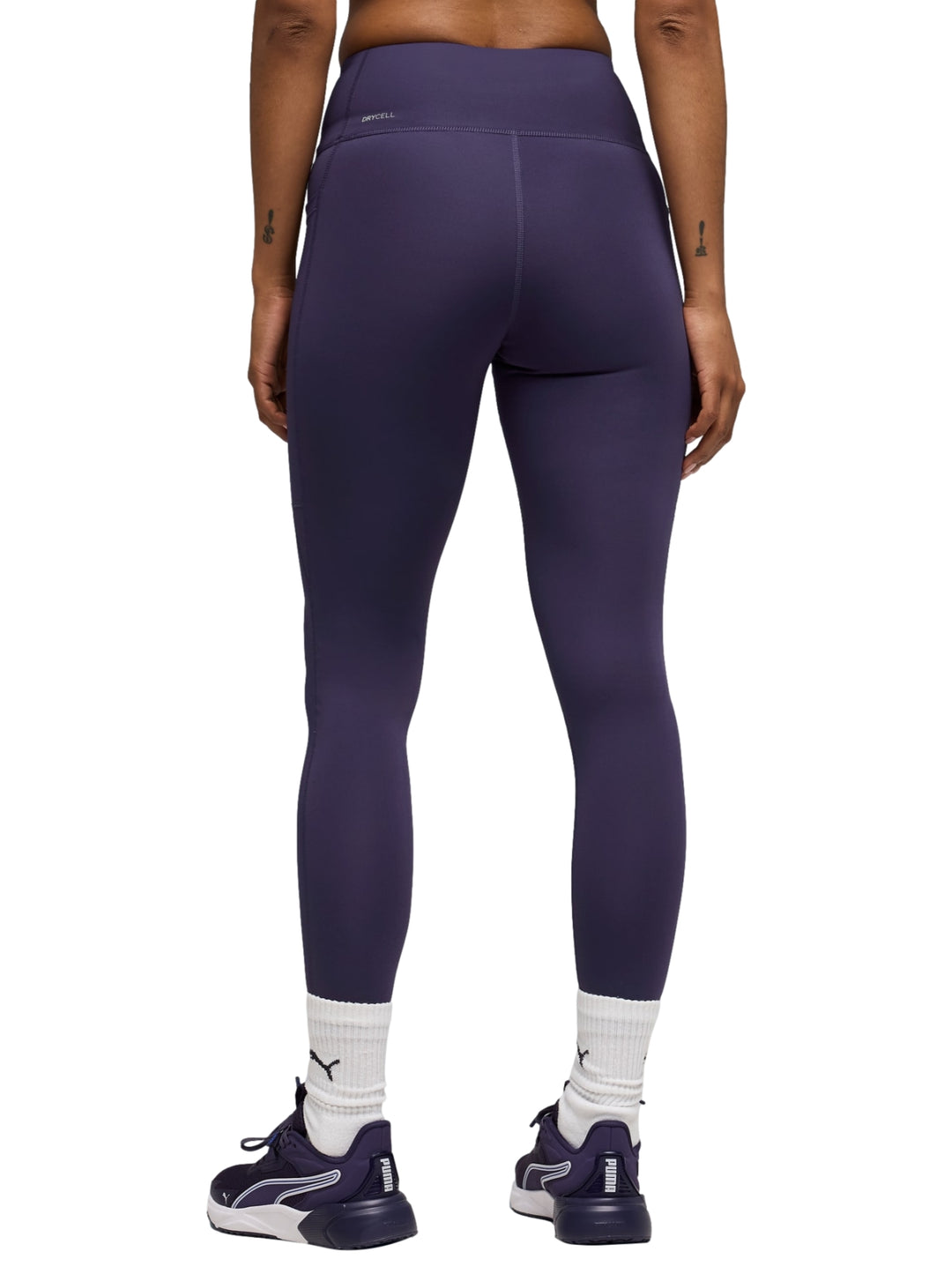 Leggings deportivos PUMA color ciruela oscuro, ajustados y de longitud 7/8.