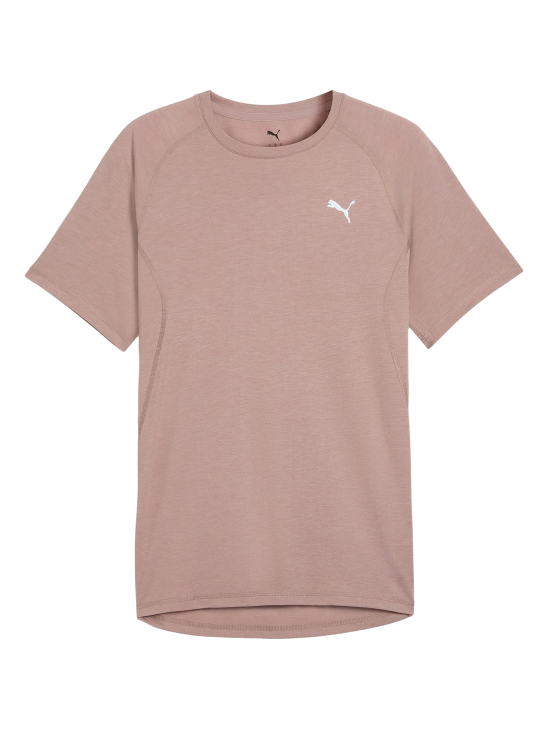 Hombre vistiendo playera deportiva PUMA color sandstone con cuello redondo y manga corta.