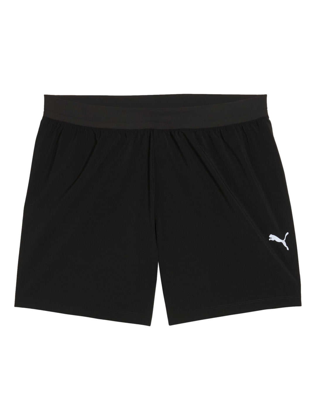 Hombre vistiendo shorts deportivos PUMA color negro con logo blanco en la pierna izquierda.